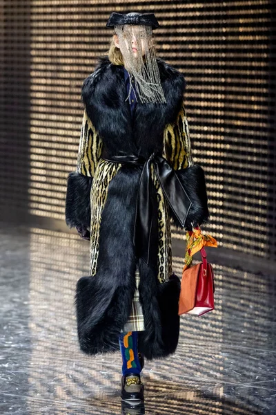 Look 25